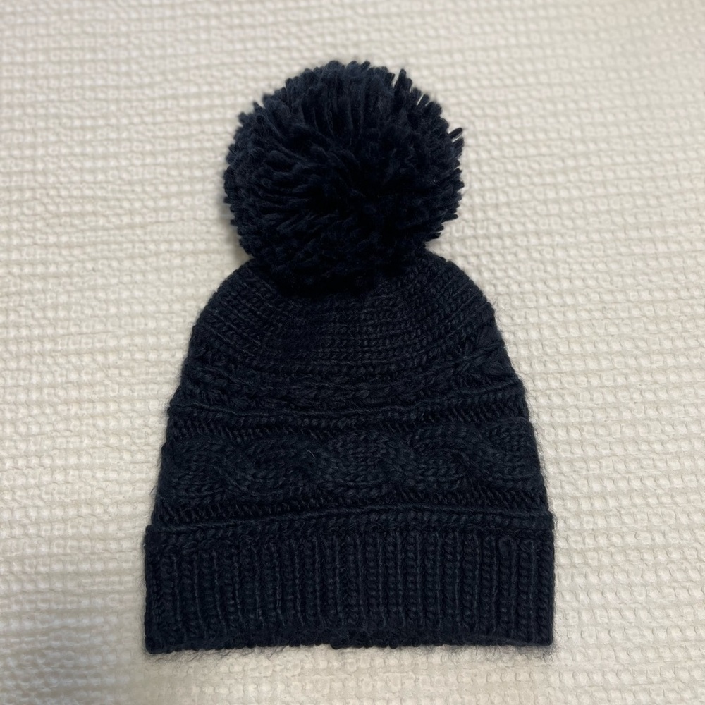 Hollister Navy Blue Pom Pom Cable Knit Beanie Hat